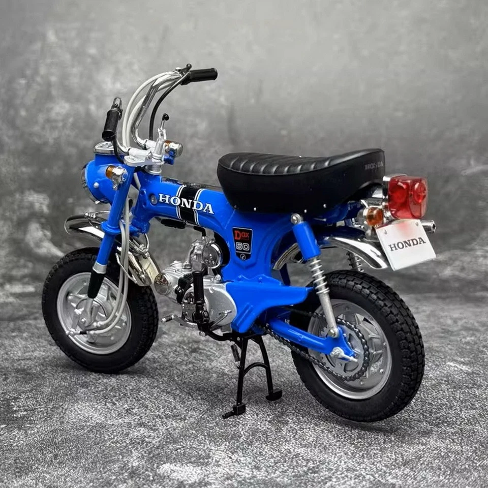 EBBRO 1/10 Scale Honda DAX ST50 1969 Blue Motorcycle Diecast Model Toy  - Image 2 of 4
