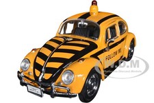 1966 Volkswagen Beetle Follow Me Aiport Car Yellow 124 Diecast Motormax 79590