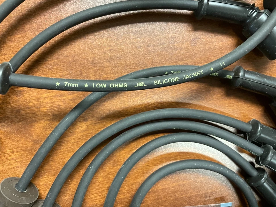 Silicone Spark Plug Wire Set for 2001-2006 Chevrolet Silverado 1500 4.8L/5.3L - Image 3 of 4