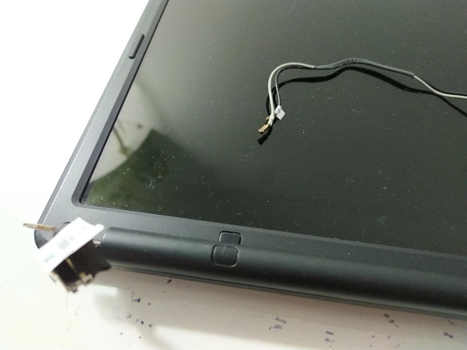 Compaq Presario F500 15.4" LCD Laptop Screen + Cables and Bezel - Image 4 of 4