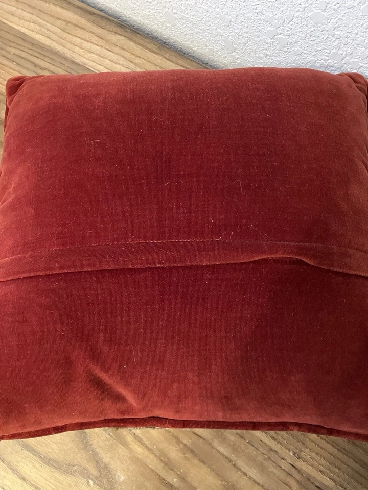 FLAW Needs Repairs See Pics. Completed Tulip & Rose Bargello Cover With Pillow - Image 4 of 4