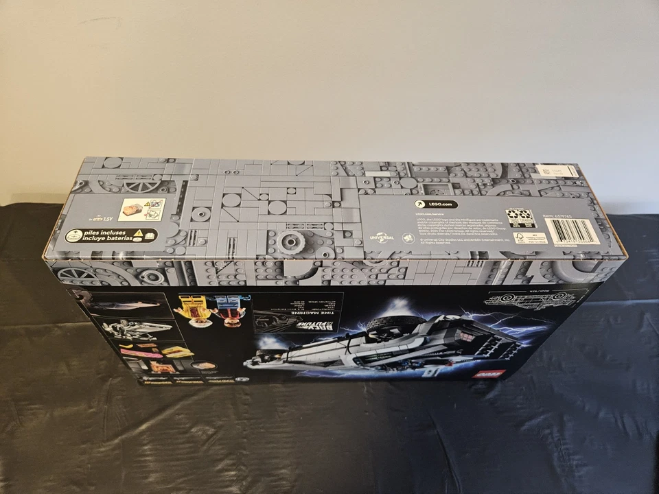 LEGO Icons: Back to the Future Time Machine (10300) - Image 4 of 4