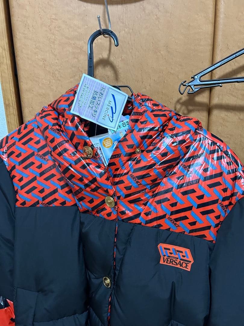 USED VERSACE HOODED DOWN JACKET IN BLACK AND RED ACCEPTABLE thumbnail 2