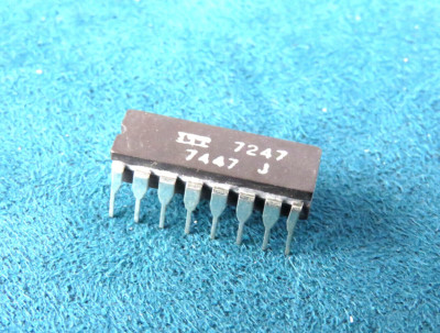 ITT MAKE, INTEGRIERTE SCHALTUNG 16 PIN DIL. 7447. KERAMIKKORPUS. NEW OLD STOCK