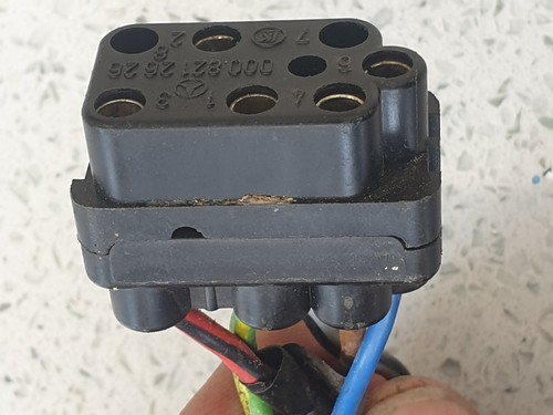 Mercedes Benz OEM Connector Block W201 / W124 / W126 / R107 0008212626 ...