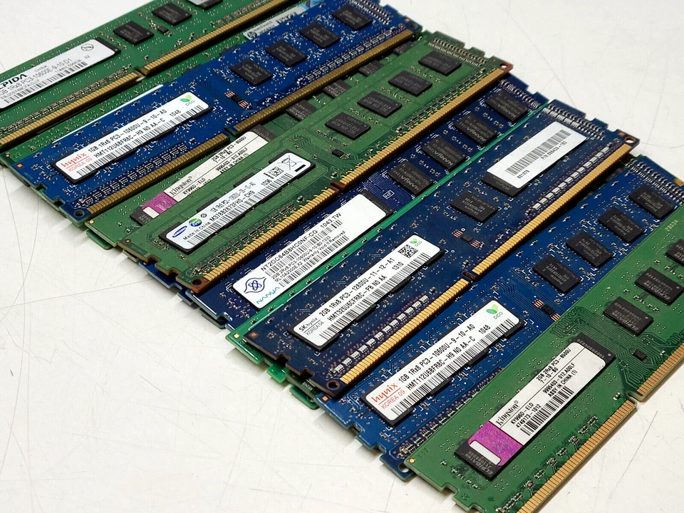 Lot 15 Samsung Memory Hynix Elpida Ram Module 1GB 2GB Lot PC3 10600 12800 - Image 3 of 4