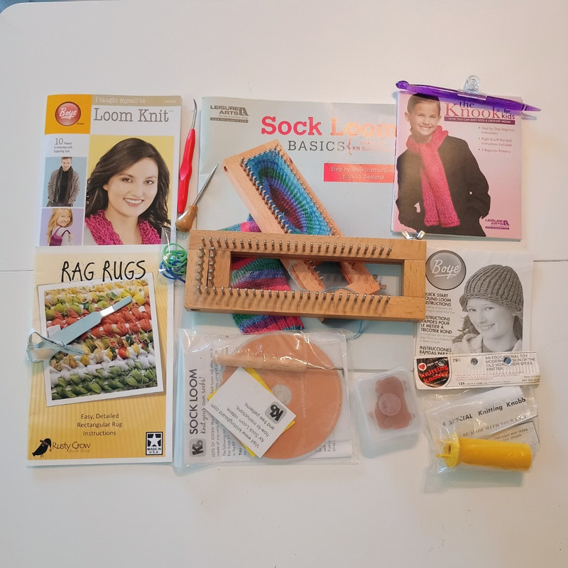 Lion Brand Yarn-A-Round Round Knitting Loom Kit w/ Booklets & Supplies Lot