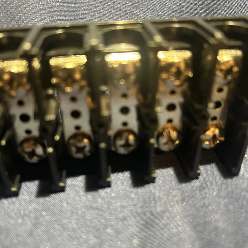 Receptáculo de montaje en panel de 6 polos Russellstoll 30A Foto 3 de 3