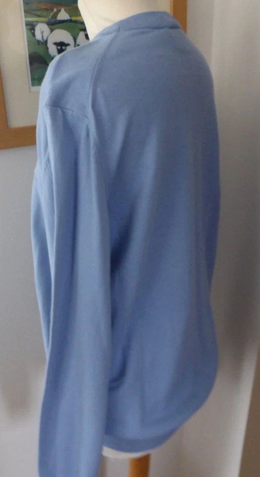 Hugo Boss jumper crew neck finest Italian yarn blue size Medium Large BNWOT - Image 4 of 4
