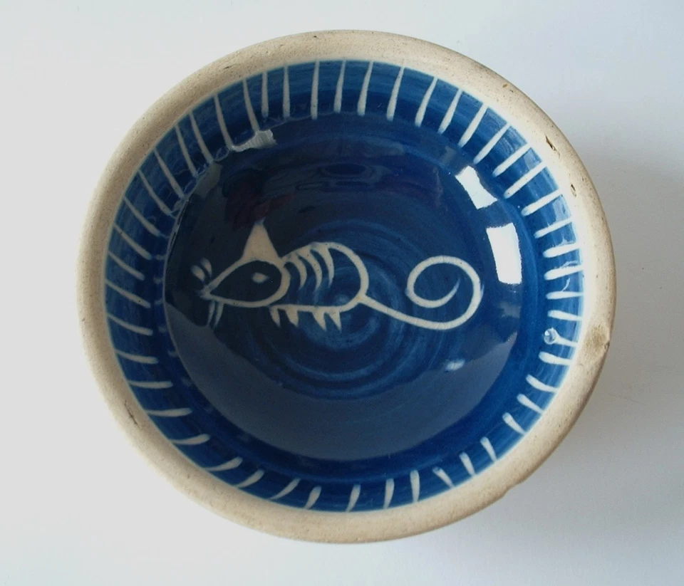 Bernard MOSS Studio Pottery Cornwall - Lidded Jar / Pot & Bowl with Mouse design - Image 2 of 4