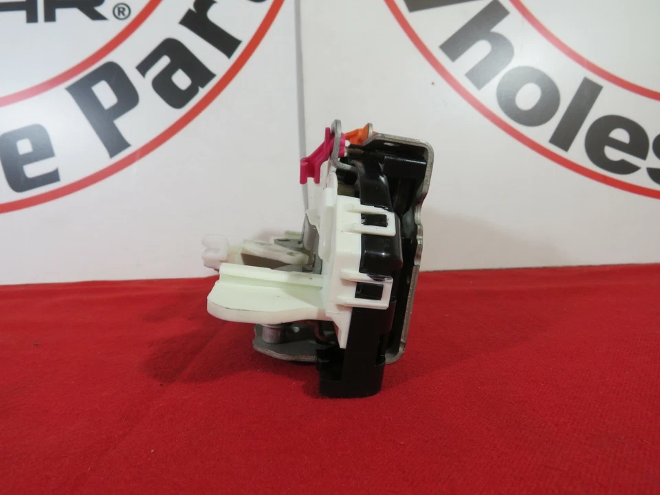 Actuador de bloqueo de puerta delantera para conductor izquierdo Dodge Ram Chrysler Jeep NUEVO OEM MOPAR Foto 2 de 4