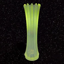 Antique Clear Swung Crystal Art Glass Vase Green UV Glass Vintage Manganese 365n