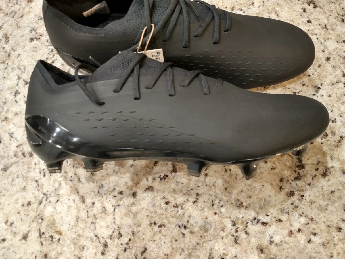 Carbon fiber top soccer cleats