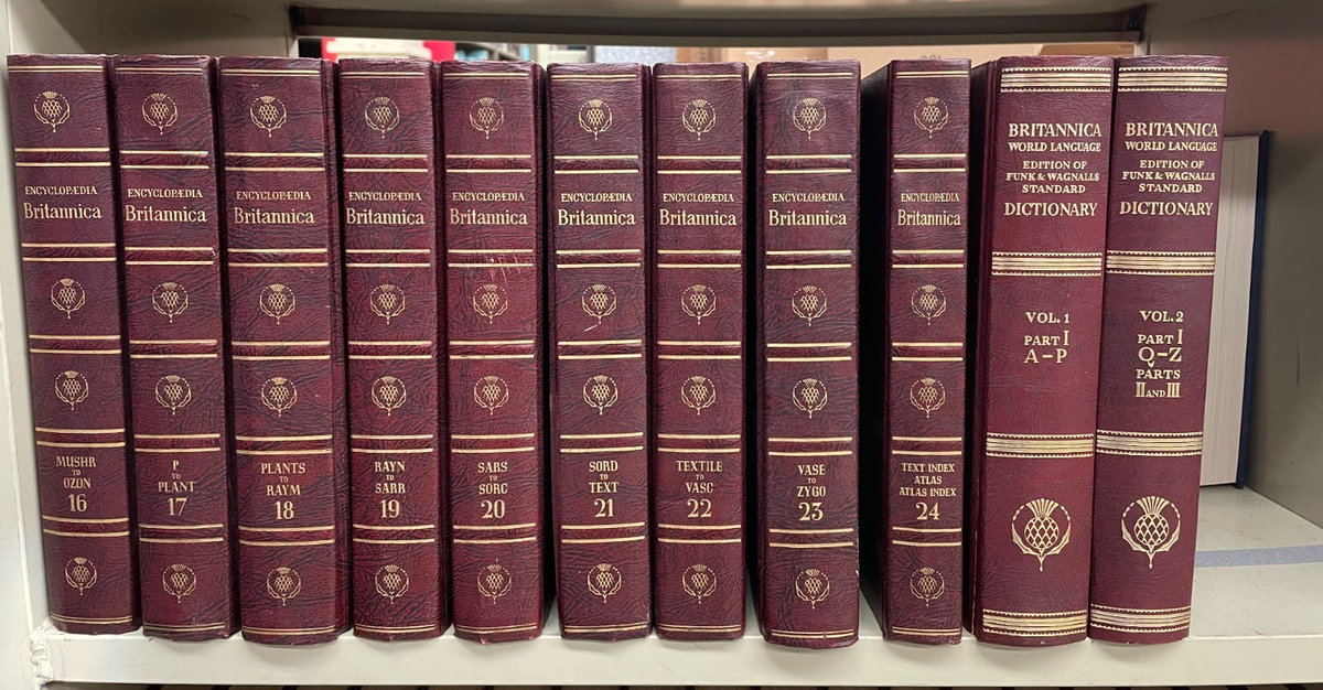 1961 Encyclopedia Britannica Set w/index & atlas/19 yearbooks