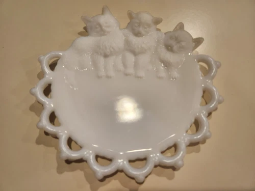 Vintage Westmoreland Milk Glass Plate Three Kittens Lace Edge 7"