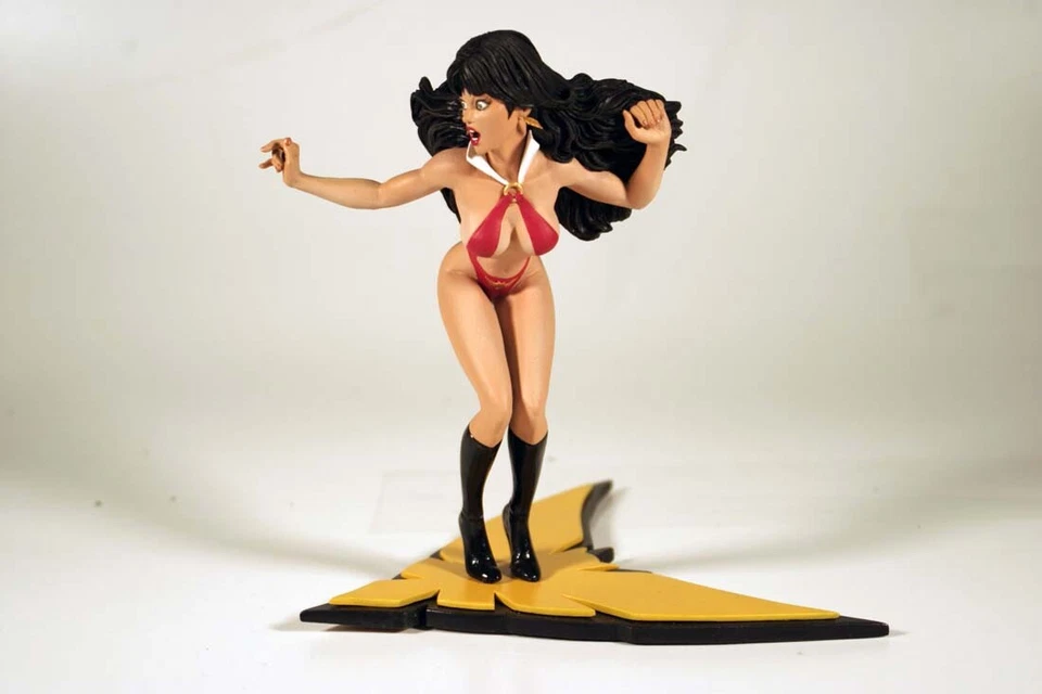 Dynamite Entertainment Vampirella 8" Adam Hughes Diamond Eye Ed. Statue #18/200 - Image 4 of 4