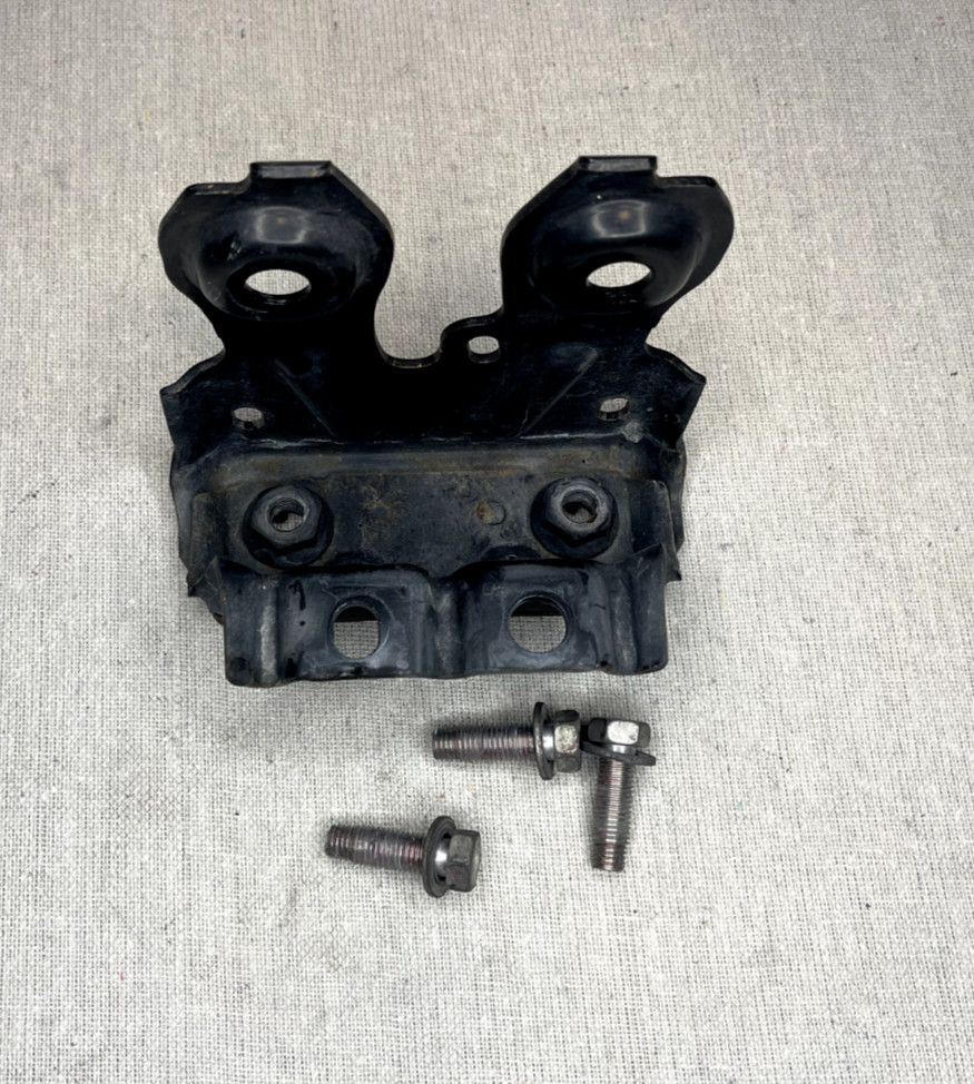 2006-2013 Lexus IS250 IS350  FRONT STABILIZER BAR BRACKET RH OEM 48809-30090