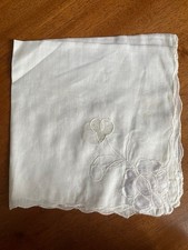 VINTAGE HANKY MADEIRA-like EMBROIDERED APPLIQUE FLORALS Scalloped edge