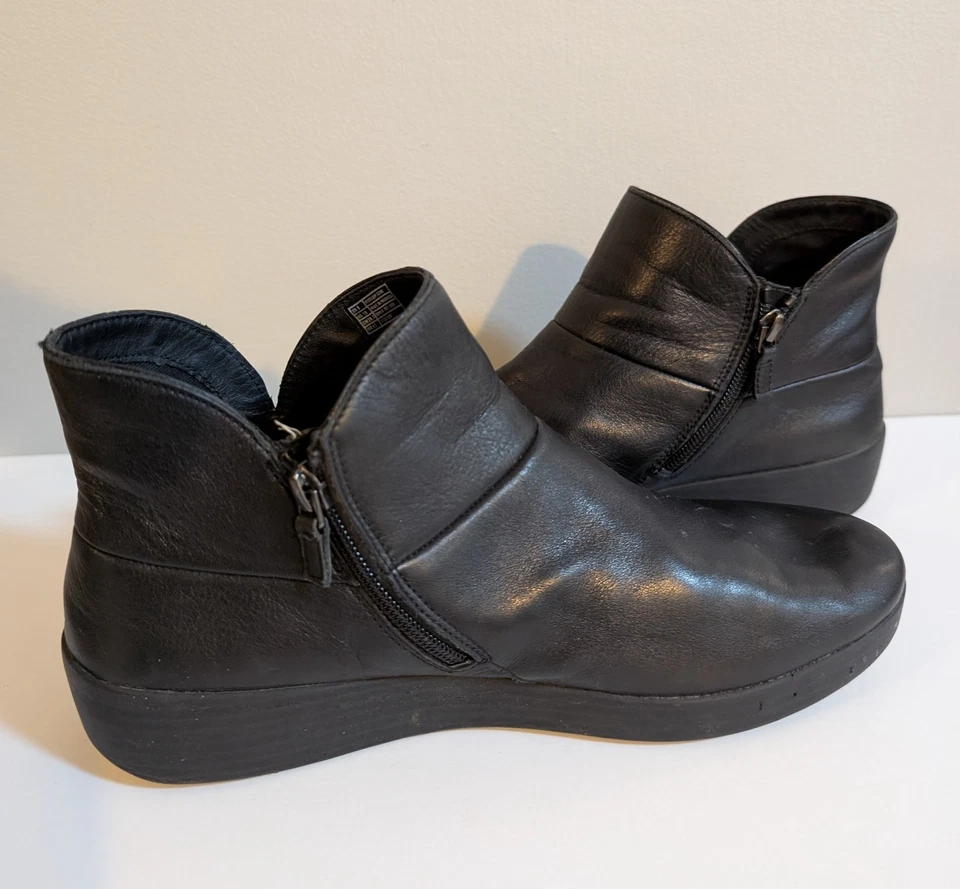 FitFlop Women's Size 10 Supermod Bootie Shiny Crinkle Patent Leather C68-001  - Image 2 of 4