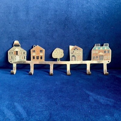Vintage Volkskunst Häuser Messing und Emaille Handtuch/Mantel/Schlüsselablage Aufhänger Wandhaken