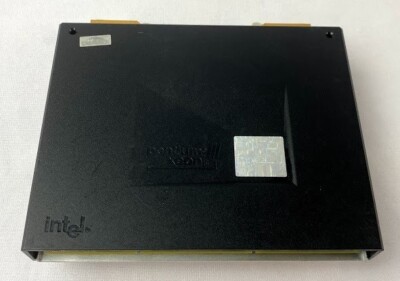 Intel SL3WU Pentium III Xeon Processor with Foxconn 179616-003 Heatsink