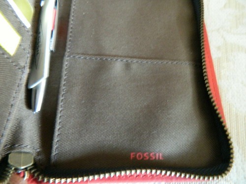 ^ BNWT Fossil Leather Brown Passport Case Wallet Including Pen with RFID RRP £49 - Picture 7 of 11