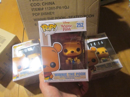 FUNKO POP DISNEY WINNIE THE POOH SEATED  # 252 VINYL FIGURE  2021