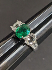 Green and Clear Oval Cut Stones Ring Size 7.75 8 Silver Tone May Birthstone