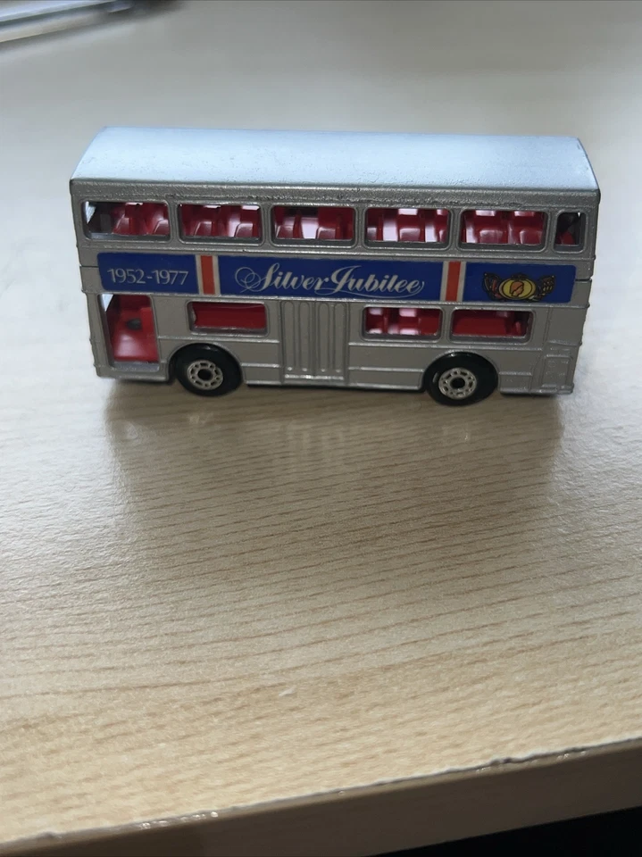 Sb73- Matchbox Londoner Daimler Bus Silver Jubilee y en caja 1952-1977 Foto 2 de 4