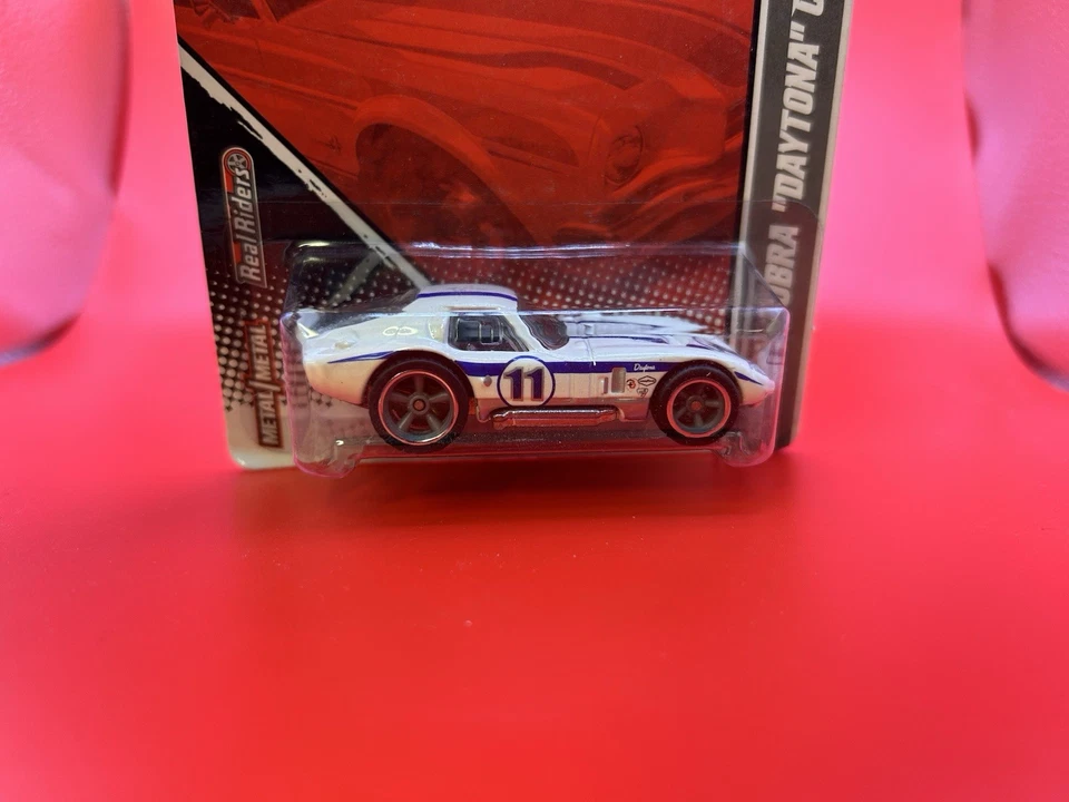 Hot Wheels Garage 2011, pilotos reales, blanco Shelby Cobra "Daytona Coupe", 8/20 Foto 3 de 4