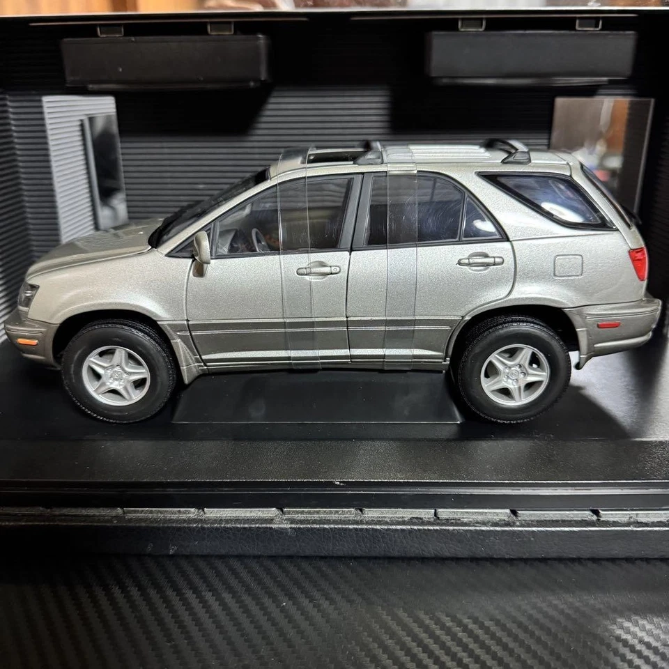AutoArt Lexus RX 300 1/18 Diecast Silver Model Car Limited Edition Rare - Image 3 of 4