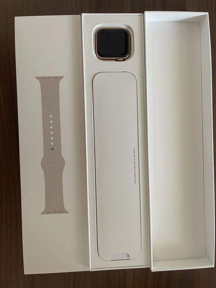 Apple Watch SE 40mm Aluminiumgehäuse-Gold mit Sportarmband in Weiß (GPS)..., Foto 3 von 5