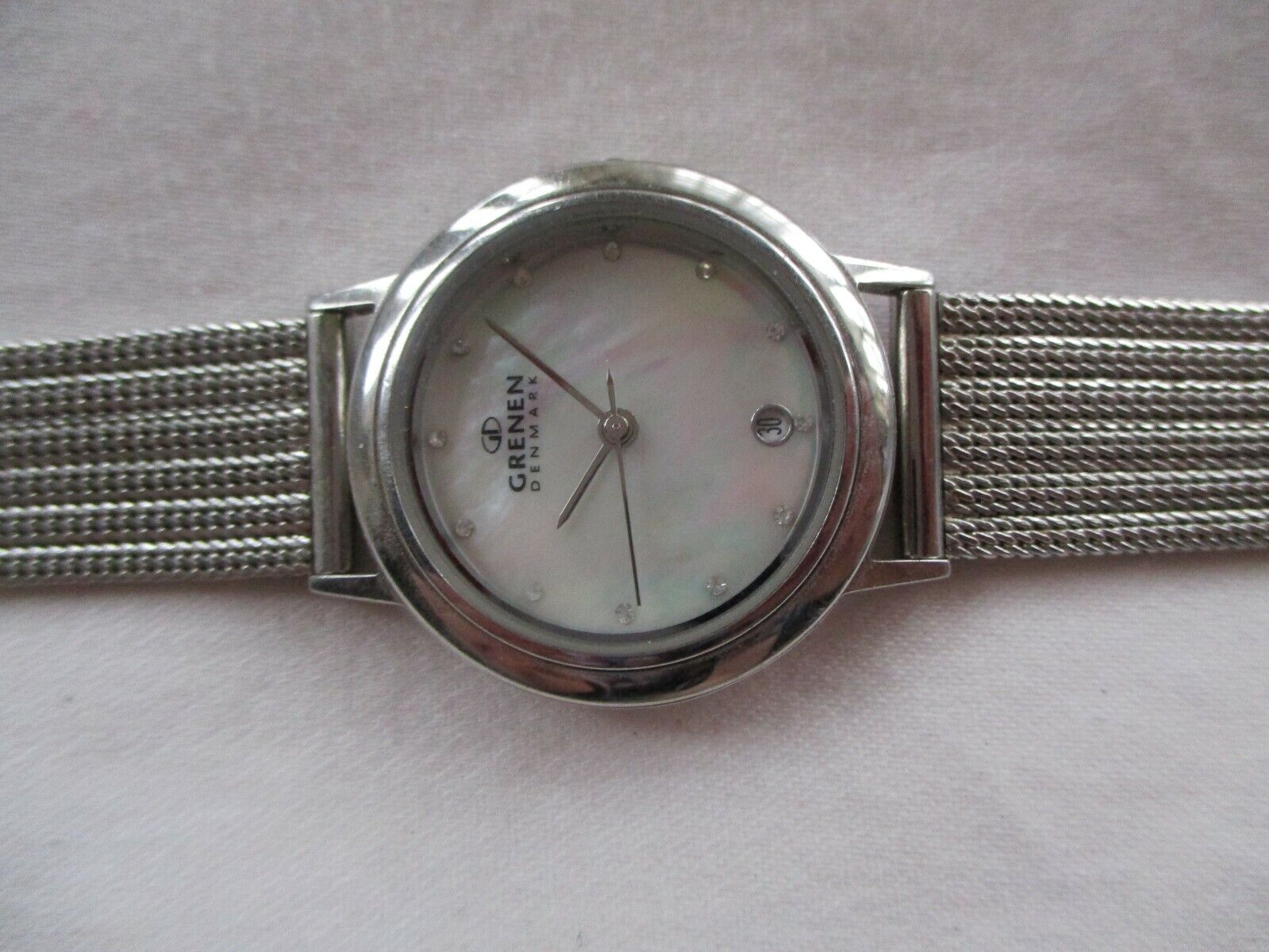 Grenen Analog Wristwatch with a Date Indicator and Water Resistance