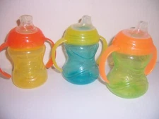 Nuby sippy cup with handles  lot    Box DD