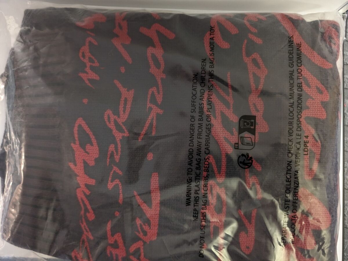 Supreme x Futura Sweater Navy and Red 2024 S/S - Size XL Supreme x Futura Sweater Navy and Red 2024 S/S - Size XL
