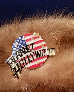PLANET HOLLYWOOD ADVERTISING PIN USA FLAG PIN GREAT COLORS