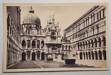 Venezia-Cortile Palazzo Ducale (Venice-Courtyard Doge's Palace)-Italy Postcard 1