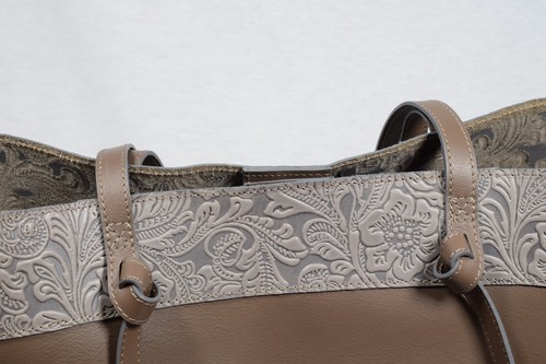 SCHULTER TASCHE FRAUEN ECHT LEDER TAUPE HANDGEFERTIGT ATELIER LIMALVI SPANIEN - Picture 5 of 10