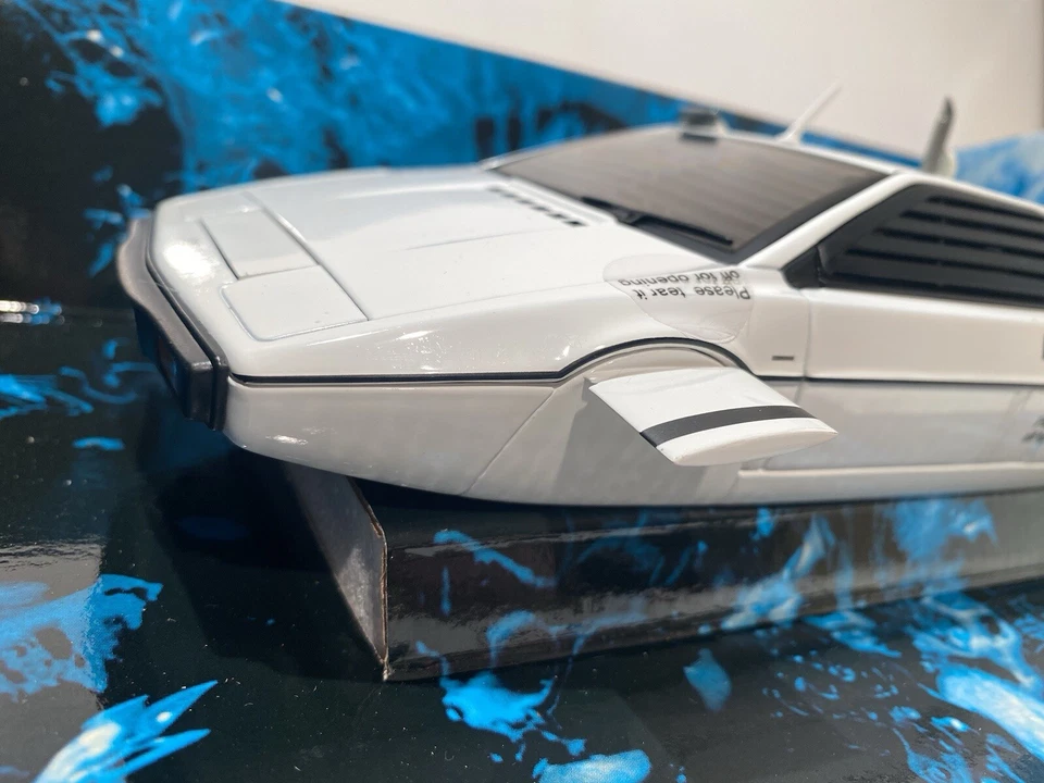AUTOART 1:18 JAMES BOND LOTUS ESPRIT TYPE79 SUBMARINE THE SPY WHO LOVED ME 75306 - Image 4 of 4