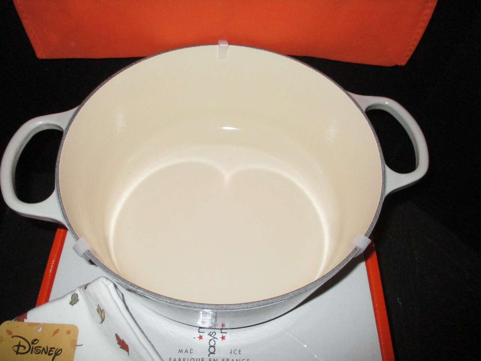 Le Creuset NUTMEG 7.25qt Dutch oven & Le Creuset Cleaner & towels NWT