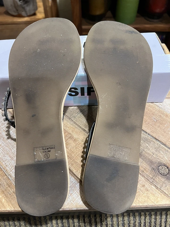 Classified Flat Sandals, Size: 7.5, Color: Black - Image 4 of 4