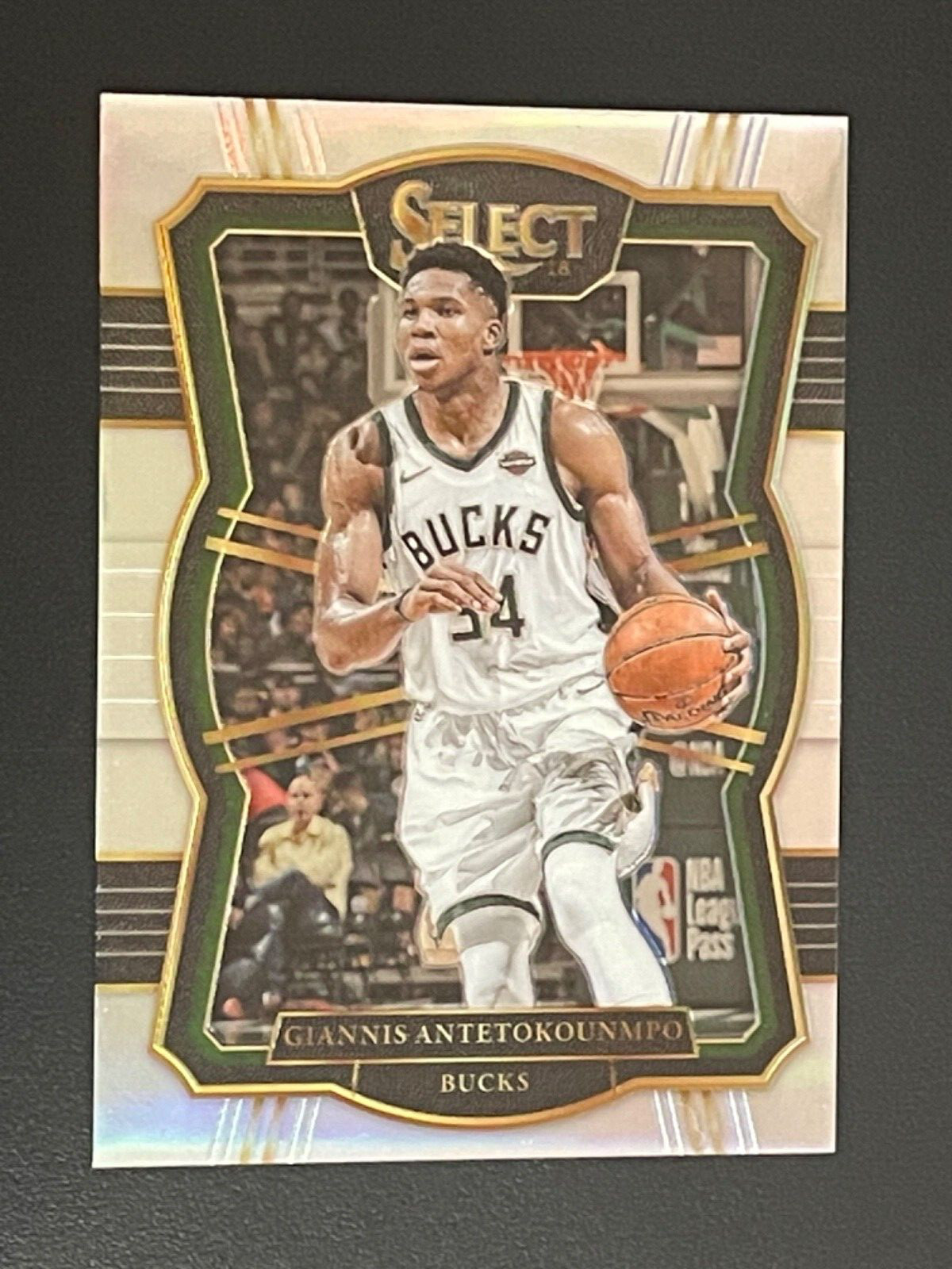 2017-18 Panini Select GIANNIS ANTETOKOUNMPO #147 Silver Prizm SP