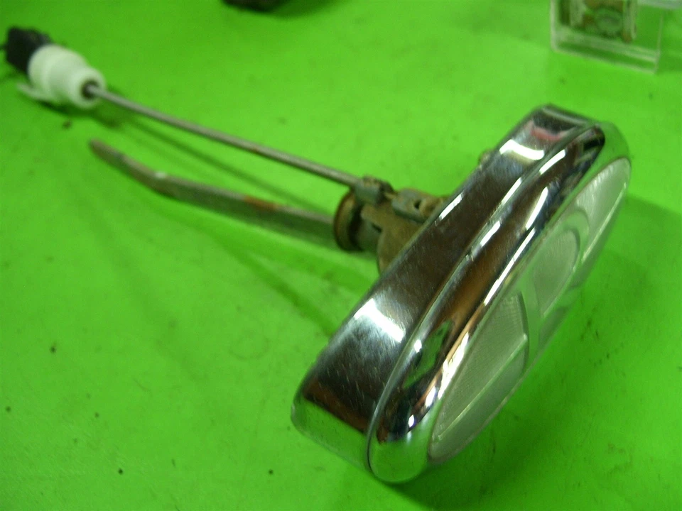 1997 年别克 Riviera Coupe Trunk Latch Lock 徽章滑块镀铬致动器 — 第 3/4 张图片