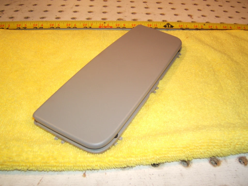 Volvo V50 2007 Parasol iluminado L o luz derecha GRIS espejo OEM 1 cubierta solamente Foto 3 de 4