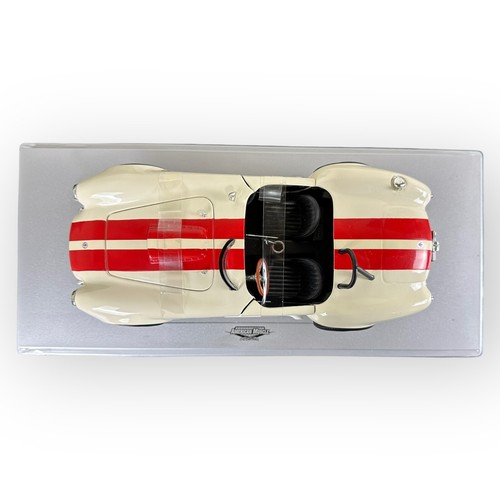 ERTL American Muscle 1965 Shelby Cobra S/C WHITE 1:18 scale - Picture 3 of 18