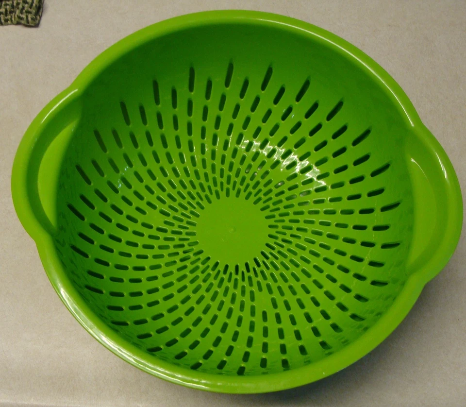 Mintra Colanders/Strainers Lot, Green Color, Plastic, BPA Free, 5 Pieces - Image 3 of 3