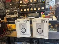 pair Yamaha HS-7 White Studio Monitors HS 7W in box 120volt ARMENS