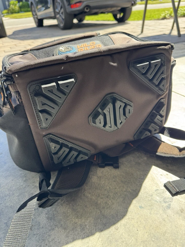 Mochila iluminada CLC Tackle Tek Nomad XP con sistema de carga USB sin caja de aparejos Foto 2 de 4