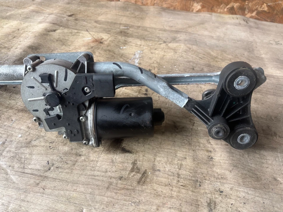 BMW 650 550 535 OEM 06-10 FRONT WINDSHIELD WIPER TRANSMISSION MOTOR LINKAGE - Image 2 of 4