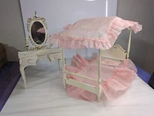 Vintage - 1963-Barbie -Suzy Goose- Canopy Bed with Cover and Vanity-